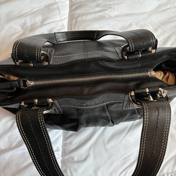 Coach Soho Hamptons Pleated Black Leather Shoulder Bag - Picture 6 of 12
